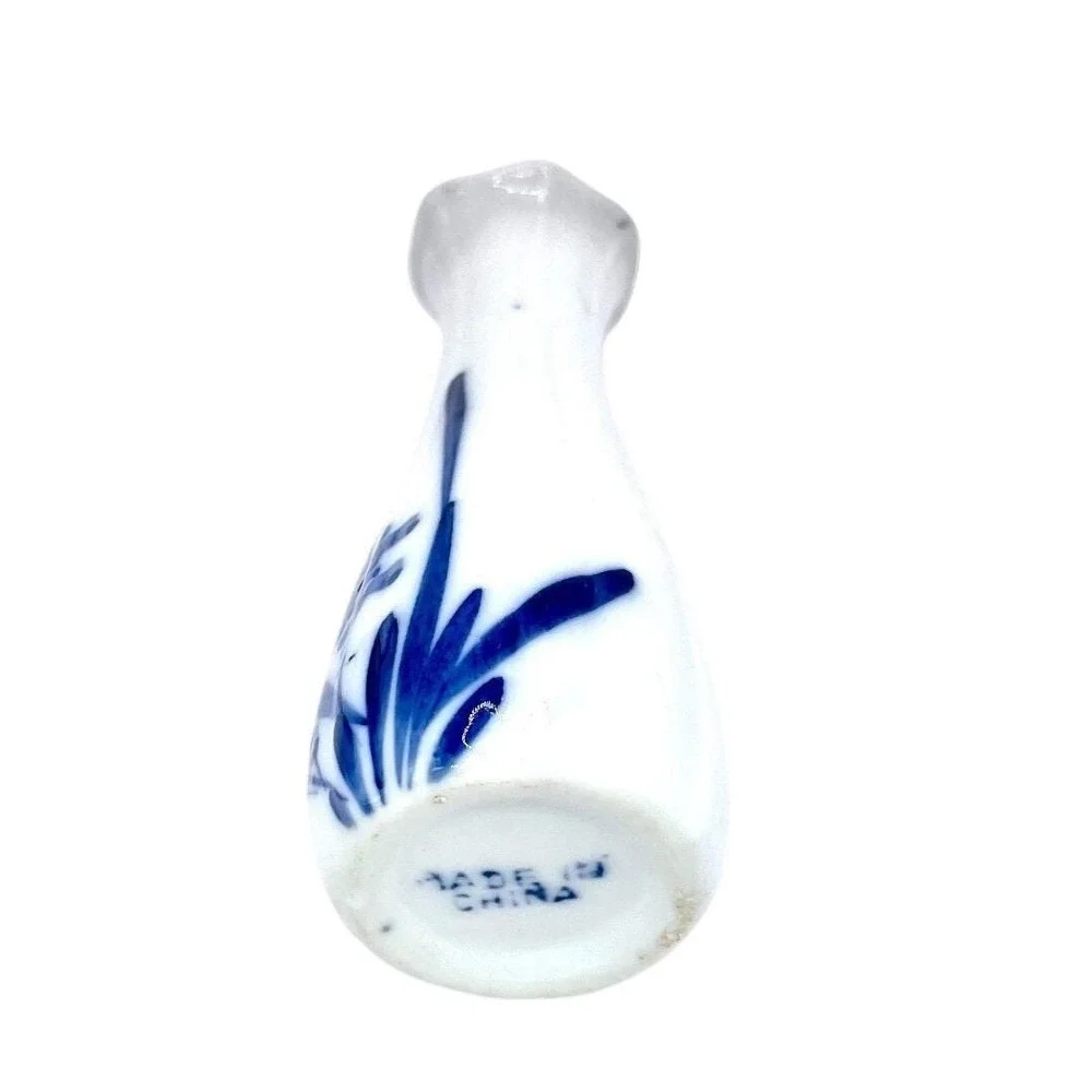 Vintage Blue & White Porcelain‎ Bud Vases – Hand Painted Floral – Made in China